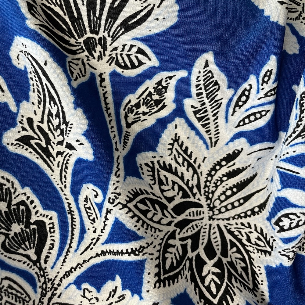 Vince Camuto Side Drawstring Floral Top - Picture 11 of 11